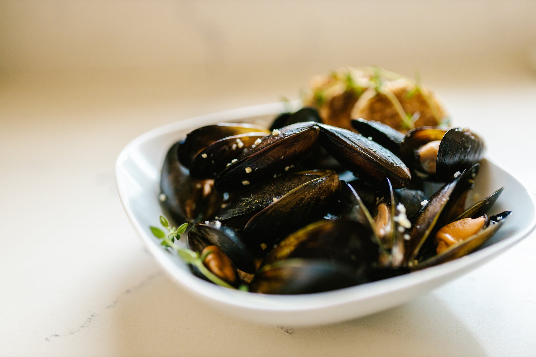 mussels in bowl
